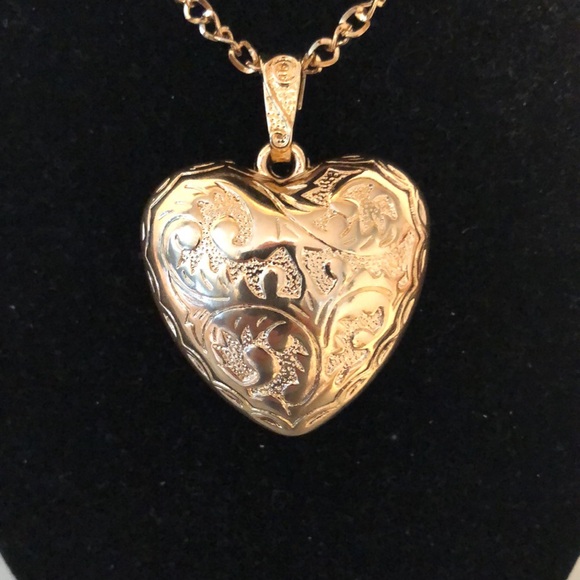 Gold Heart Pendant Necklace - Picture 5 of 5